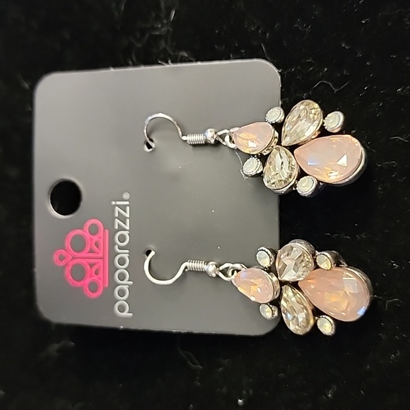 Paparazzi Earrings - Wonderland Waltz 🎀 Pink - Picture 1 of 3